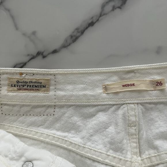Levi's Premium Wedgie Jeans Straight Distressed Cropped Y2K Denim White Size 26 - Picture 3 of 14